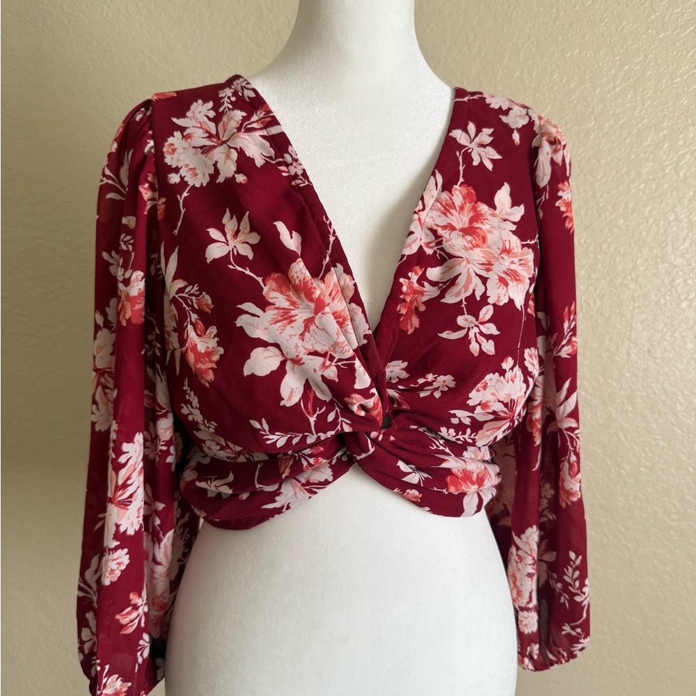 **Cute NWT Abercrombie floral crop top